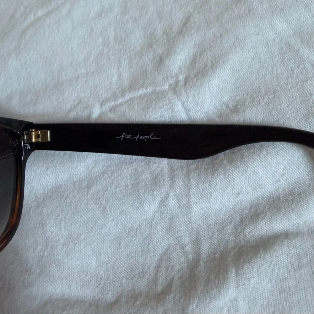 Free People Percy Rectangle Sunglasses Oversized Black - Picture 3 of 3